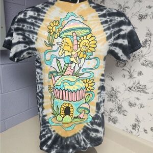 Your Highness Sz.S Tie-Dye Graphic T-Shirt with Mushroom/Floral design